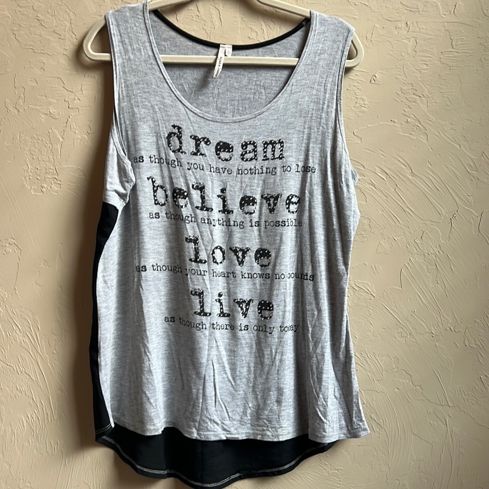 Sleeveless gray and black graphic T-Shirt